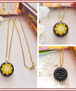 Pendentifs OM fond jaune et doré, sa signification ? ses bienfaits ? avec sa chaine en acier inox dorée.