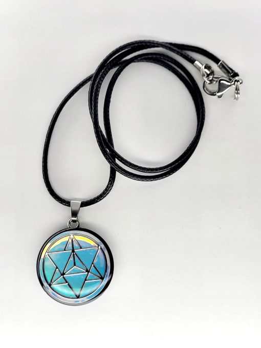 Pendentif Merkaba couleur argentée, fond violet iridescent à base de shungite. – Image 4