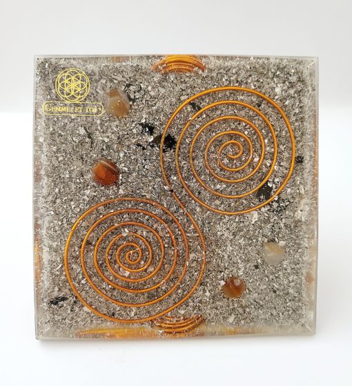 Pyramide orgonite avec comme pierre principale  : la Cornaline. Création artisanale unique. – Image 6