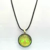 Pendentif arbre de vie doré fond vert