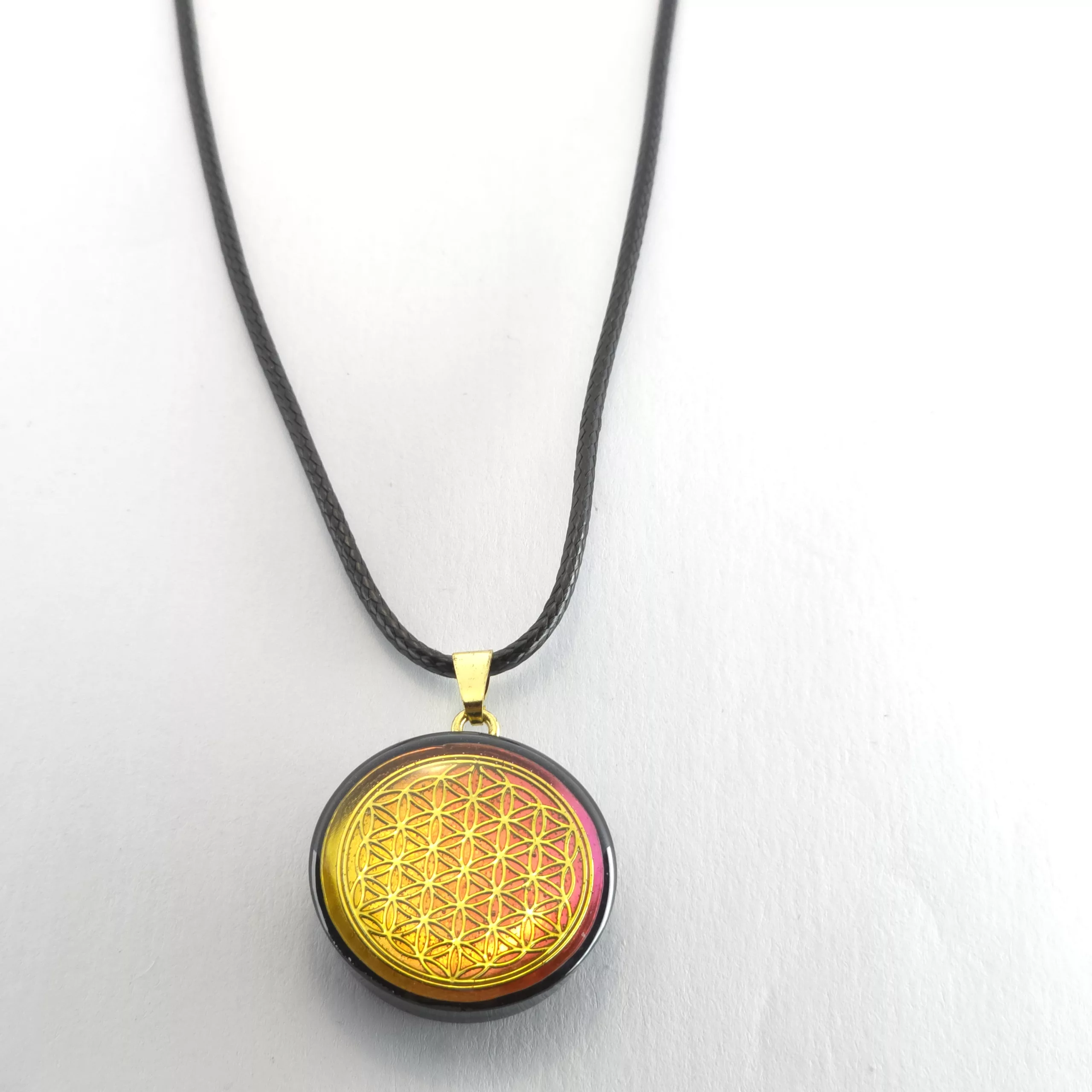 Pendentif artisanal fleur de vie fond coloré