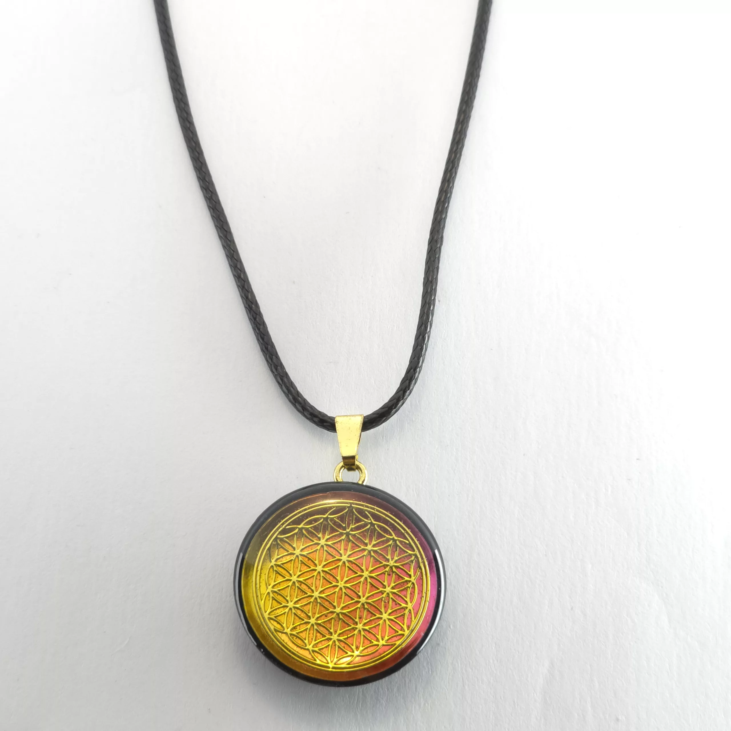 Pendentif artisanal fleur de vie fond coloré