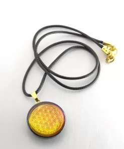 Pendentif artisanal fleur de vie fond coloré
