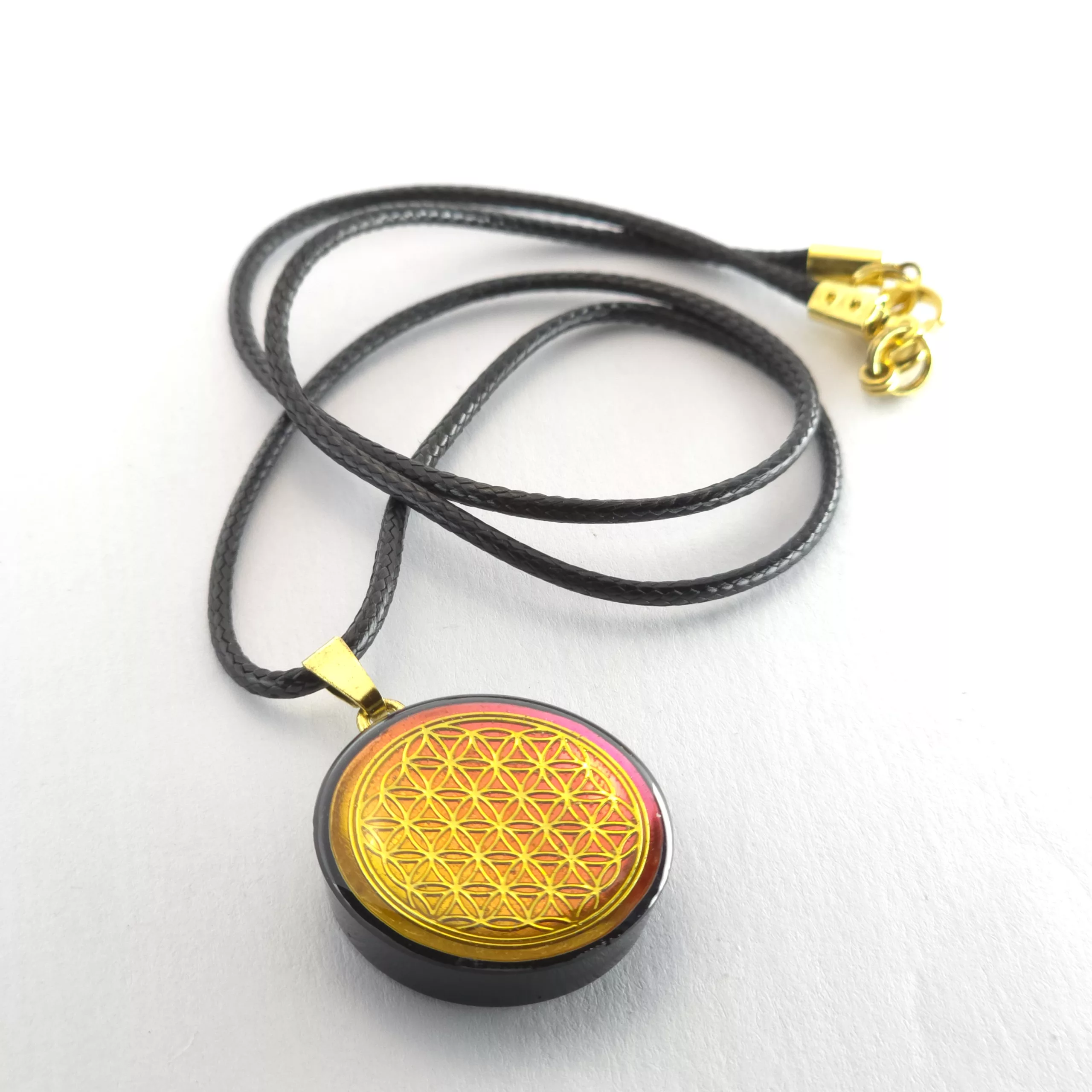 Pendentif artisanal fleur de vie fond coloré